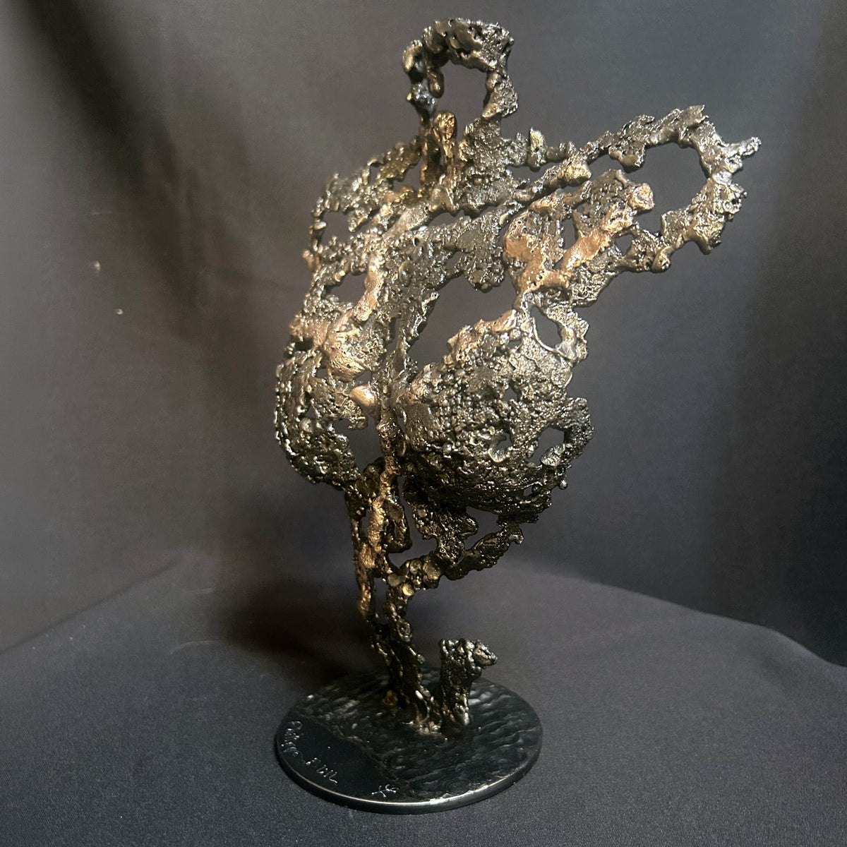 Pavarti La Force du Souffle, sculpture contemporaine de corps féminin en métal