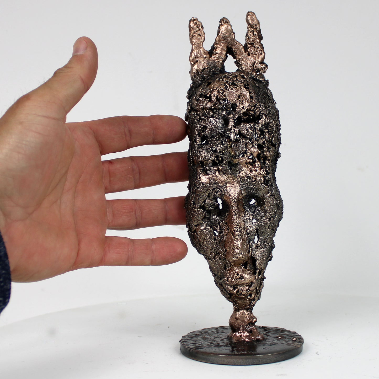 masque africain contemporain structure complexe métal