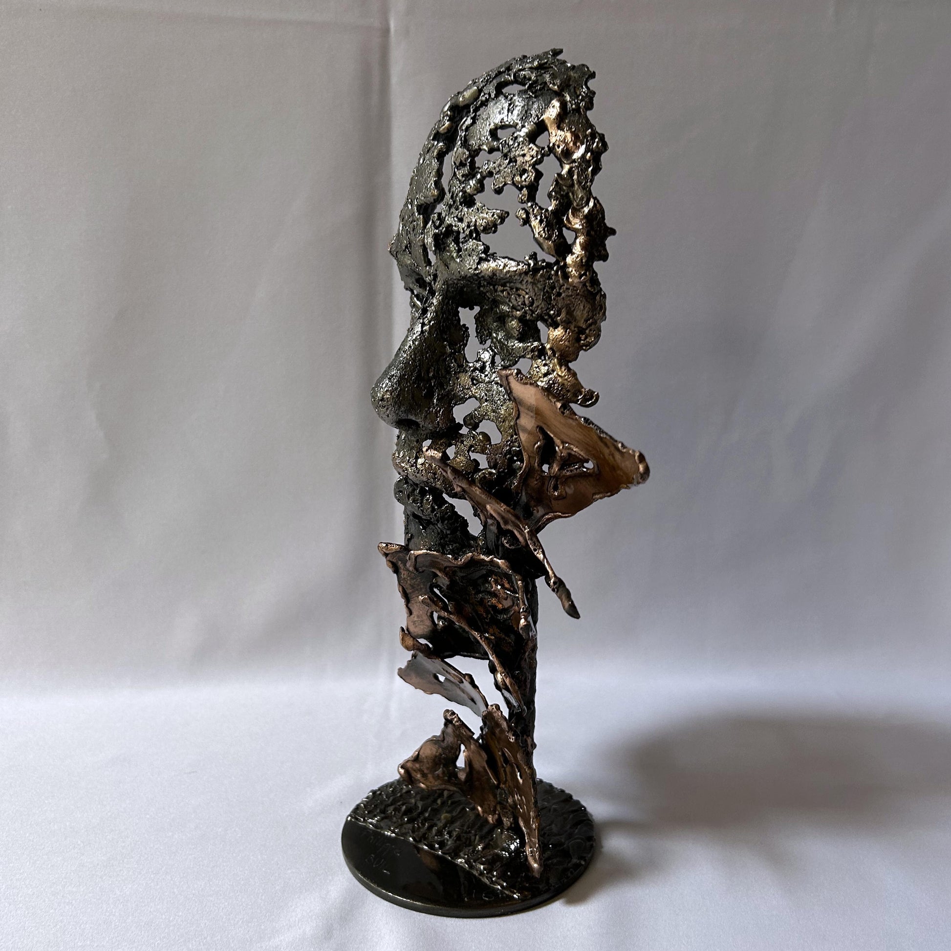 Une larme 45-25 - Sculpture visage dentelle métal acier et bronze