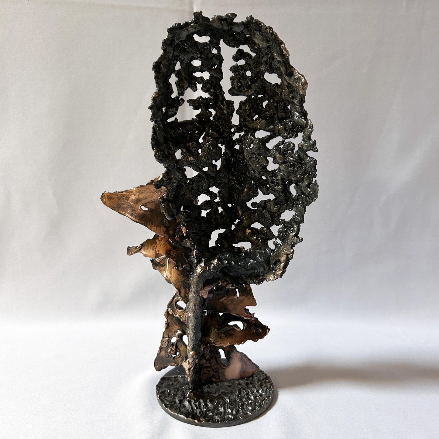 Une larme 45-25 - Sculpture visage dentelle métal acier et bronze