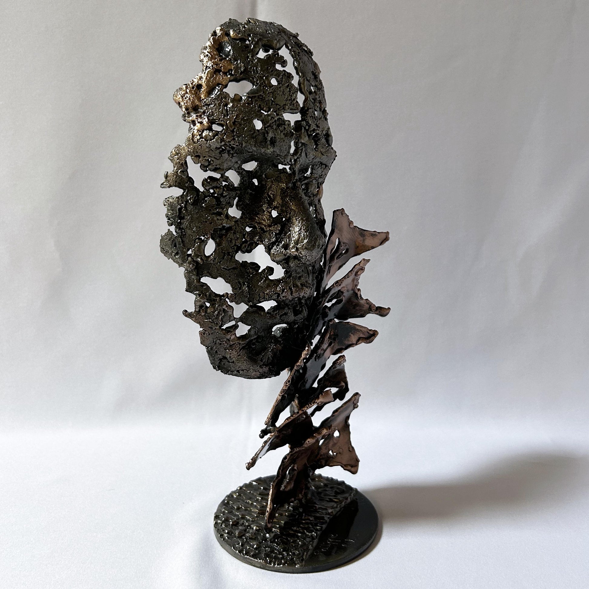 Une larme 45-25 - Sculpture visage dentelle métal acier et bronze