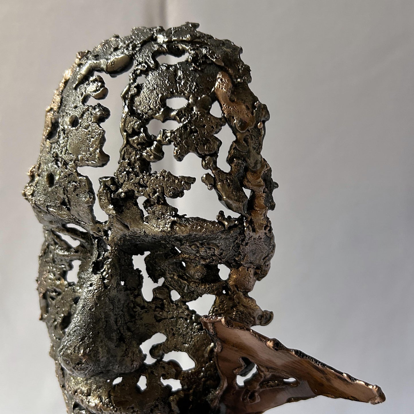 Une larme 45-25 - Sculpture visage dentelle métal acier et bronze