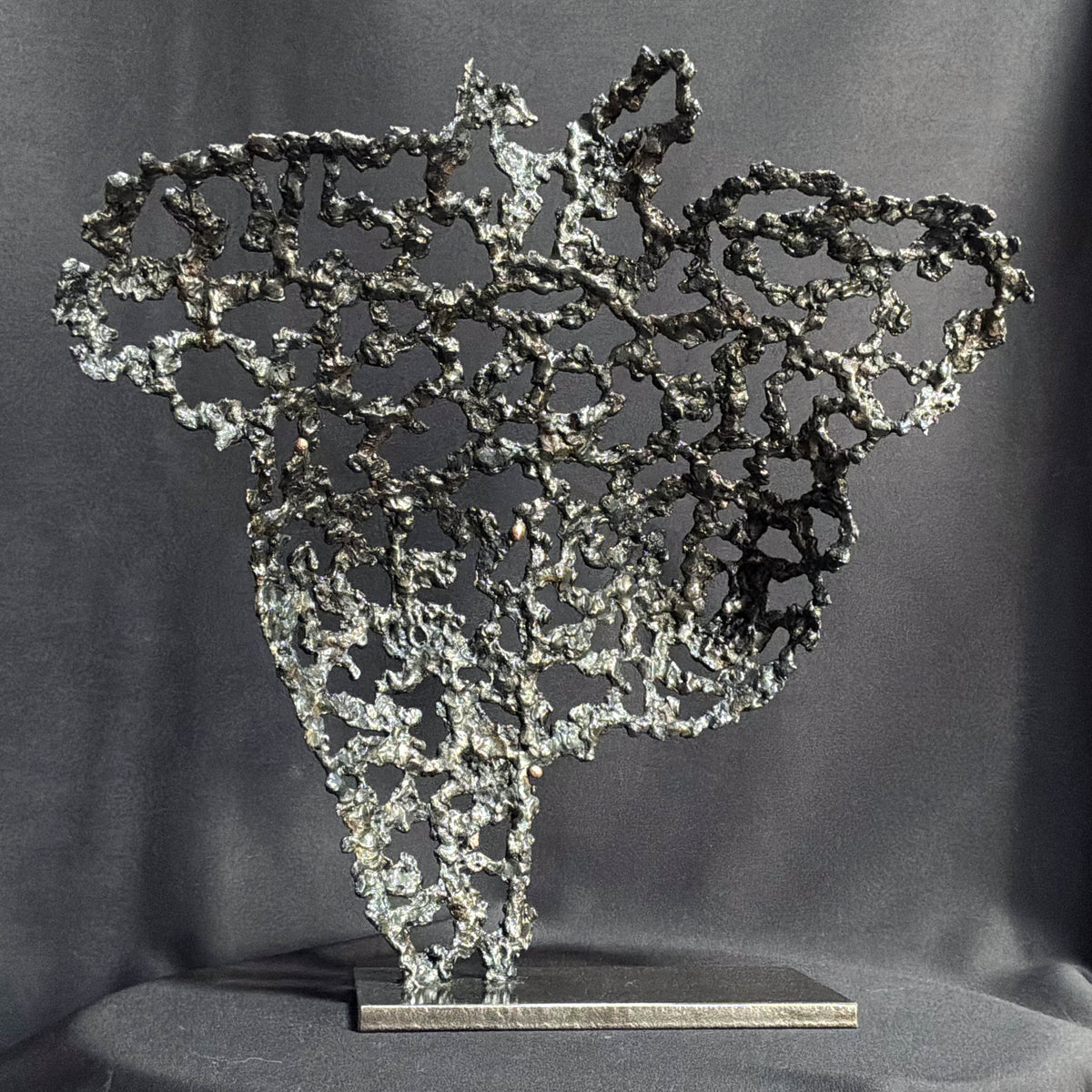 Belisama L’Élan des Origines, sculpture contemporaine représentant un buste féminin - vue de dos