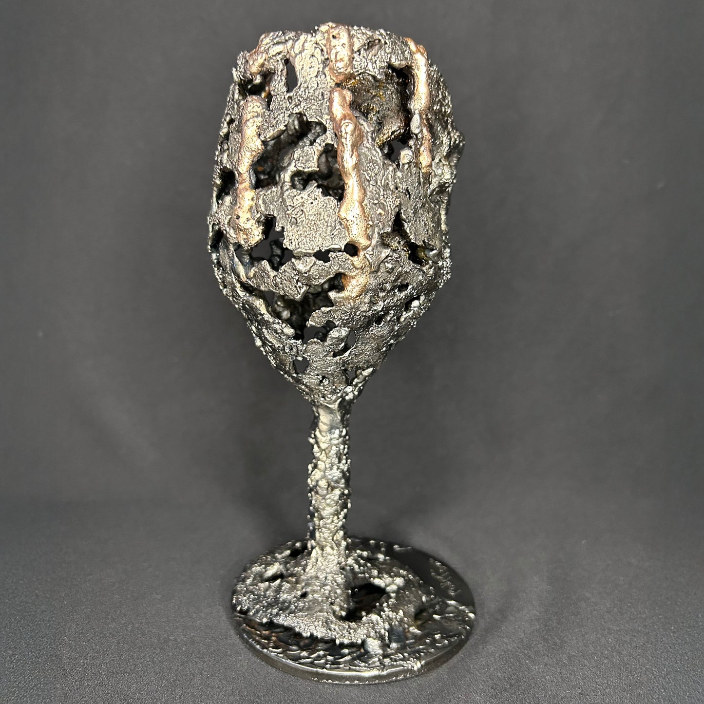 sculpture Le Calice du Silence Philippe Buil tête de mort métal