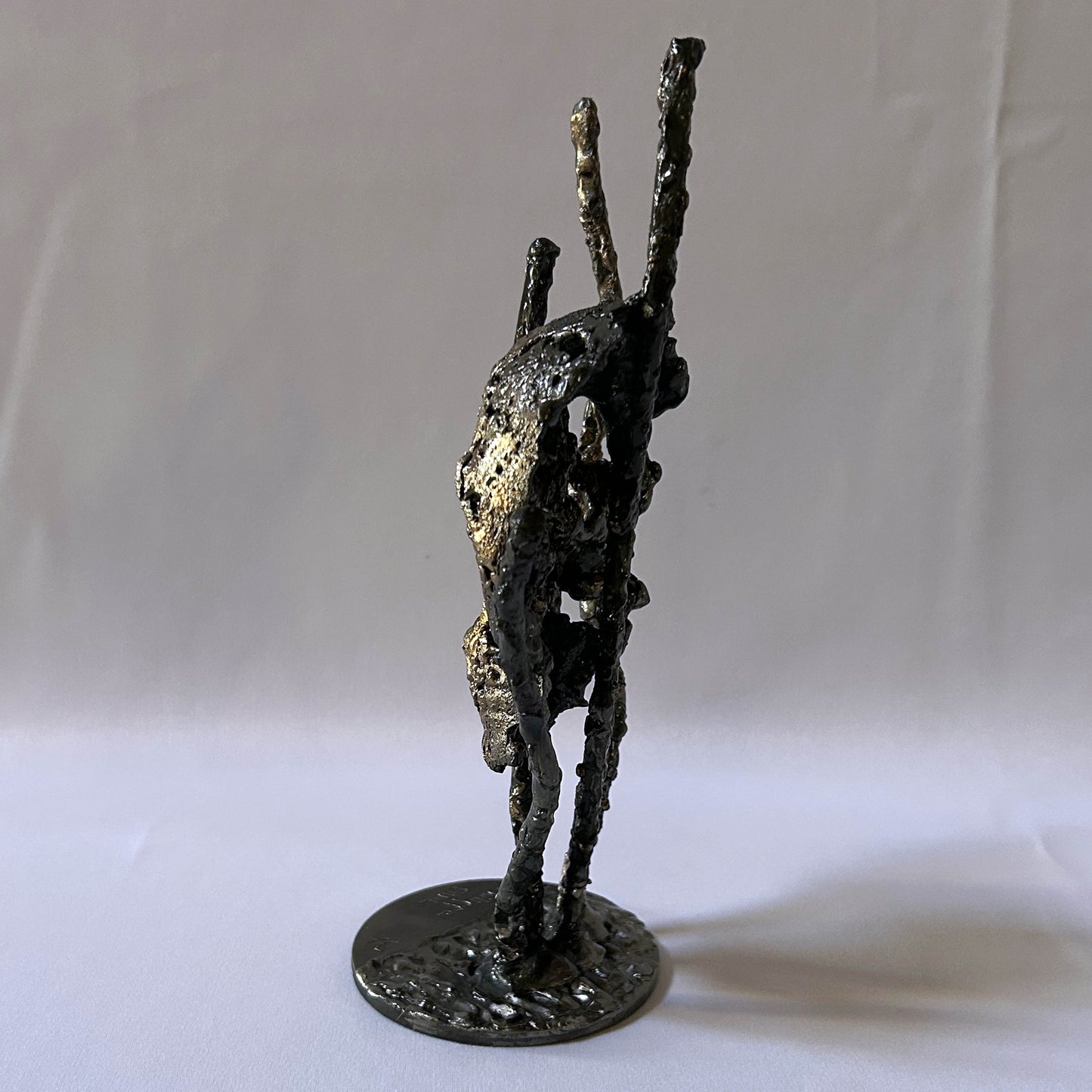 Vanité contemporaine de Philippe Buil : Sculpture tête de mort en dentelle de métal acier et Bronze