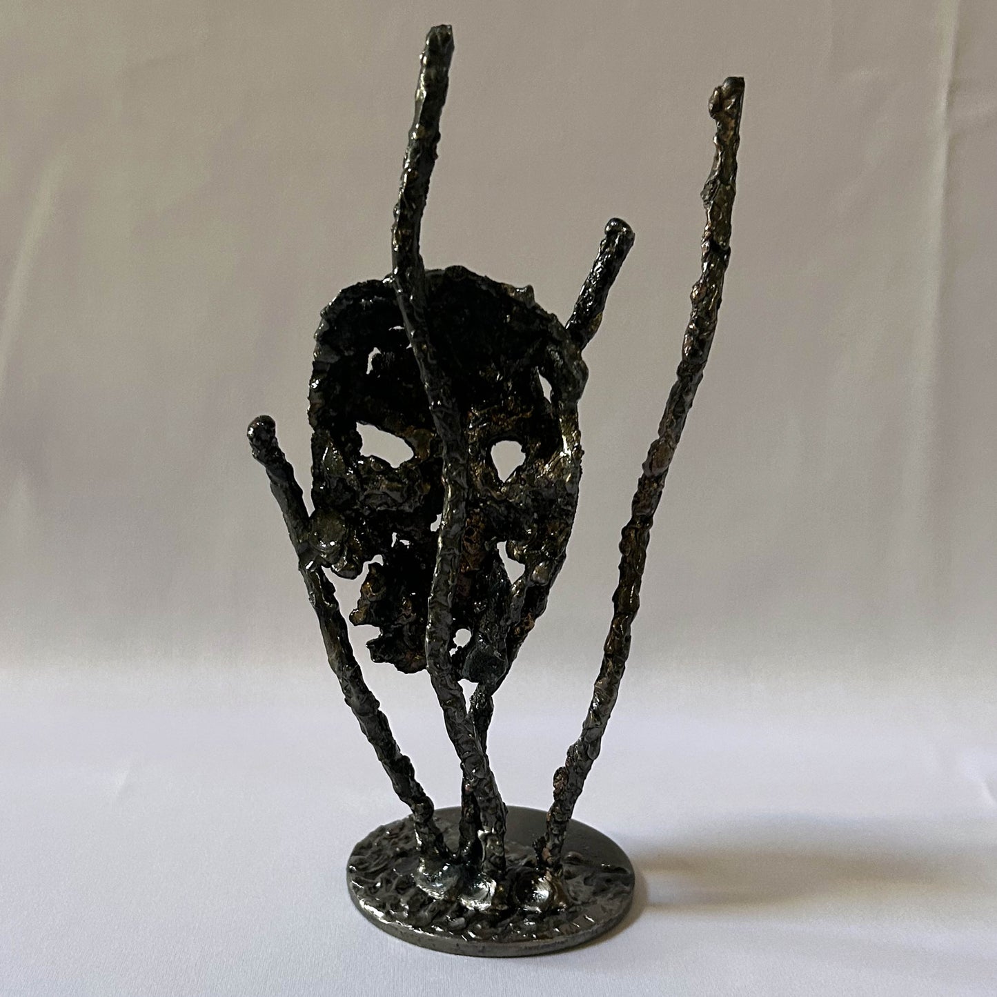 Vanité contemporaine de Philippe Buil : Sculpture tête de mort en dentelle de métal acier et Bronze