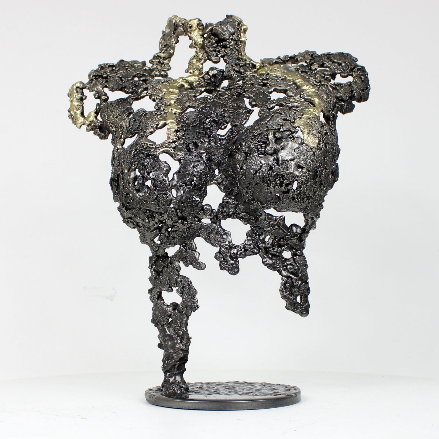 Pavarti Incertitude - Sculpture métal Corps femme dentelle acier et laiton