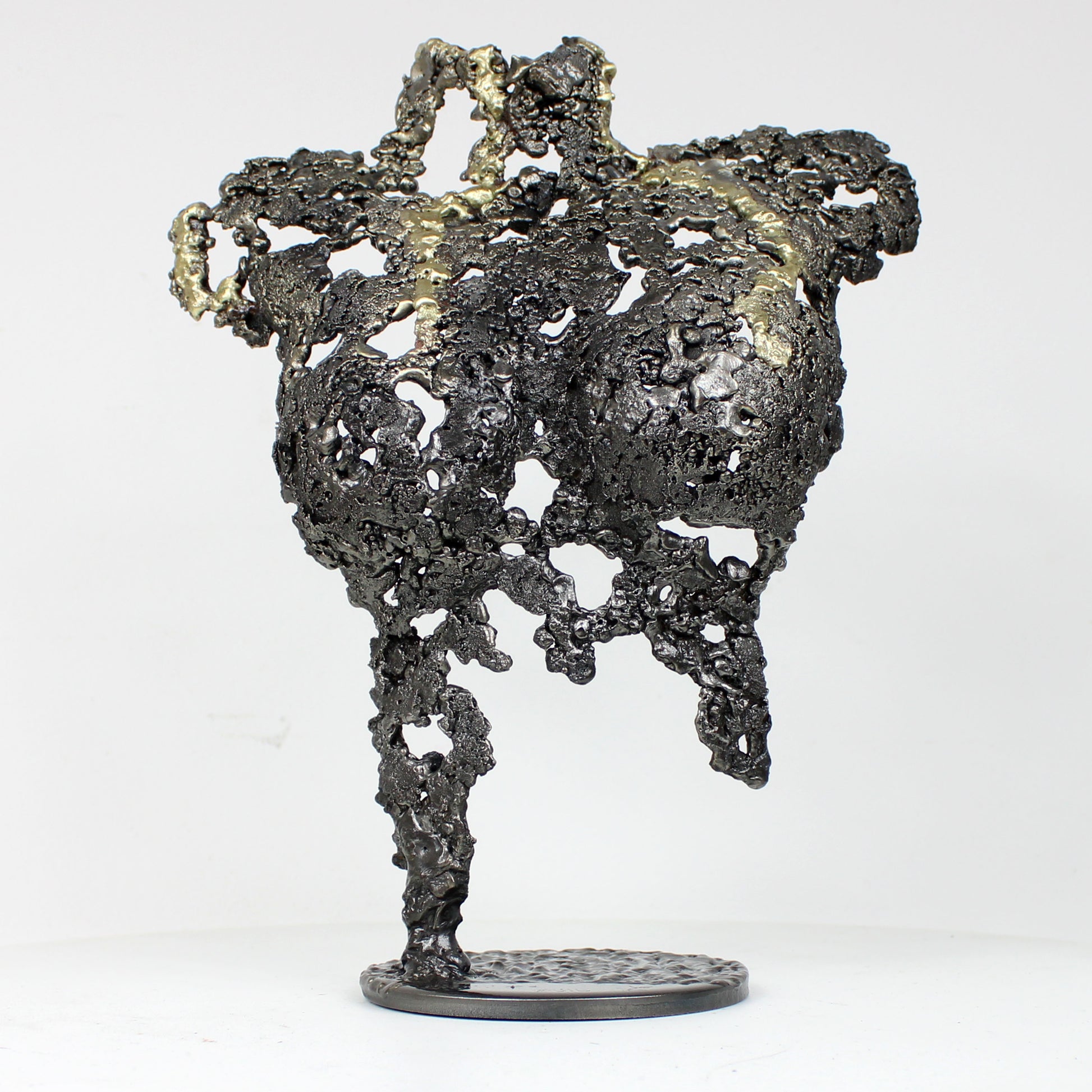 Pavarti Incertitude - Sculpture métal Corps femme dentelle acier et laiton