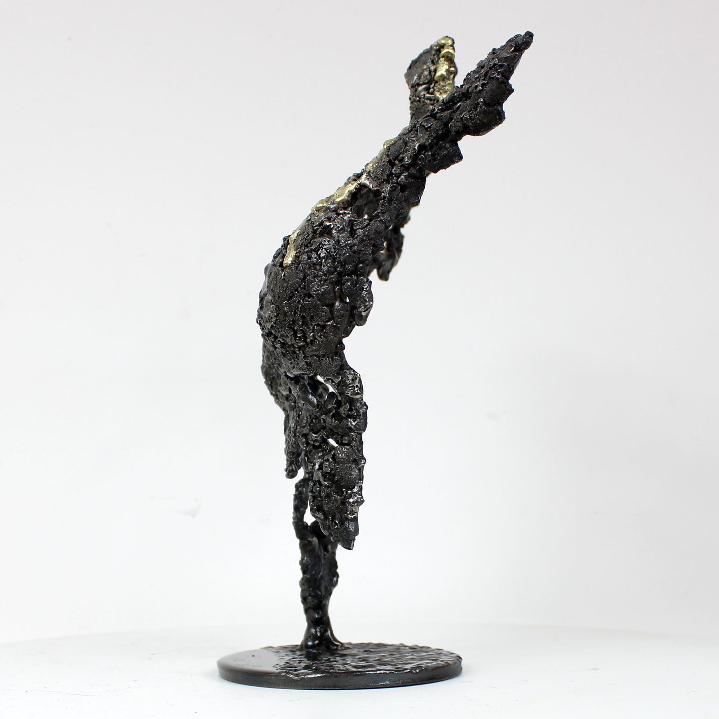 Pavarti Incertitude - Sculpture métal Corps femme dentelle acier et laiton