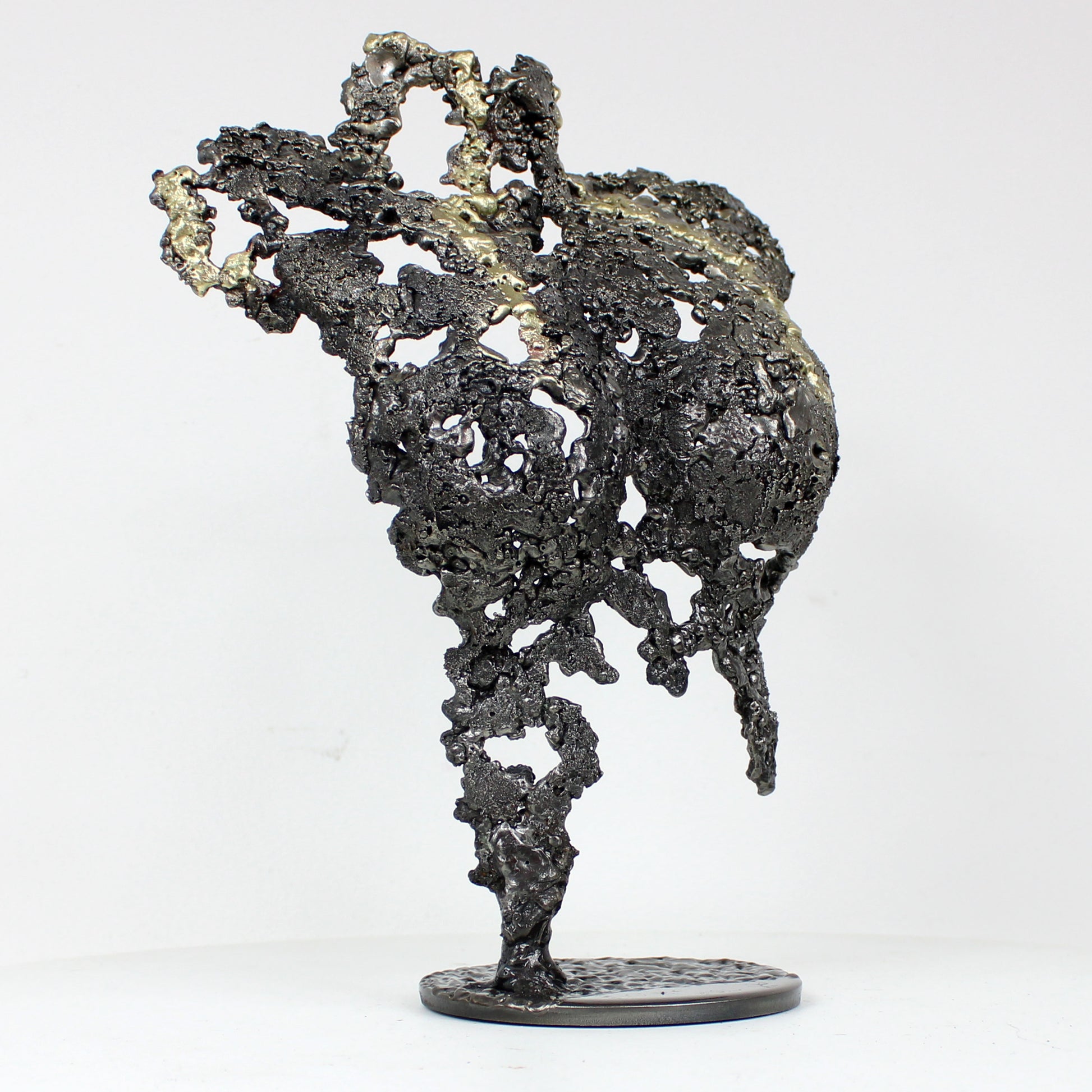 Pavarti Incertitude - Sculpture métal Corps femme dentelle acier et laiton