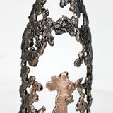 Sculpture de Philippe Buil représentant une bouteille de champagne en dentelle de métal : acier et bronze