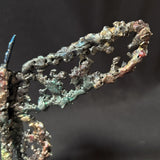 Sculpture de Philippe Buil représentant un papillon en dentelle de métal, symbole de légèreté et de transformation.