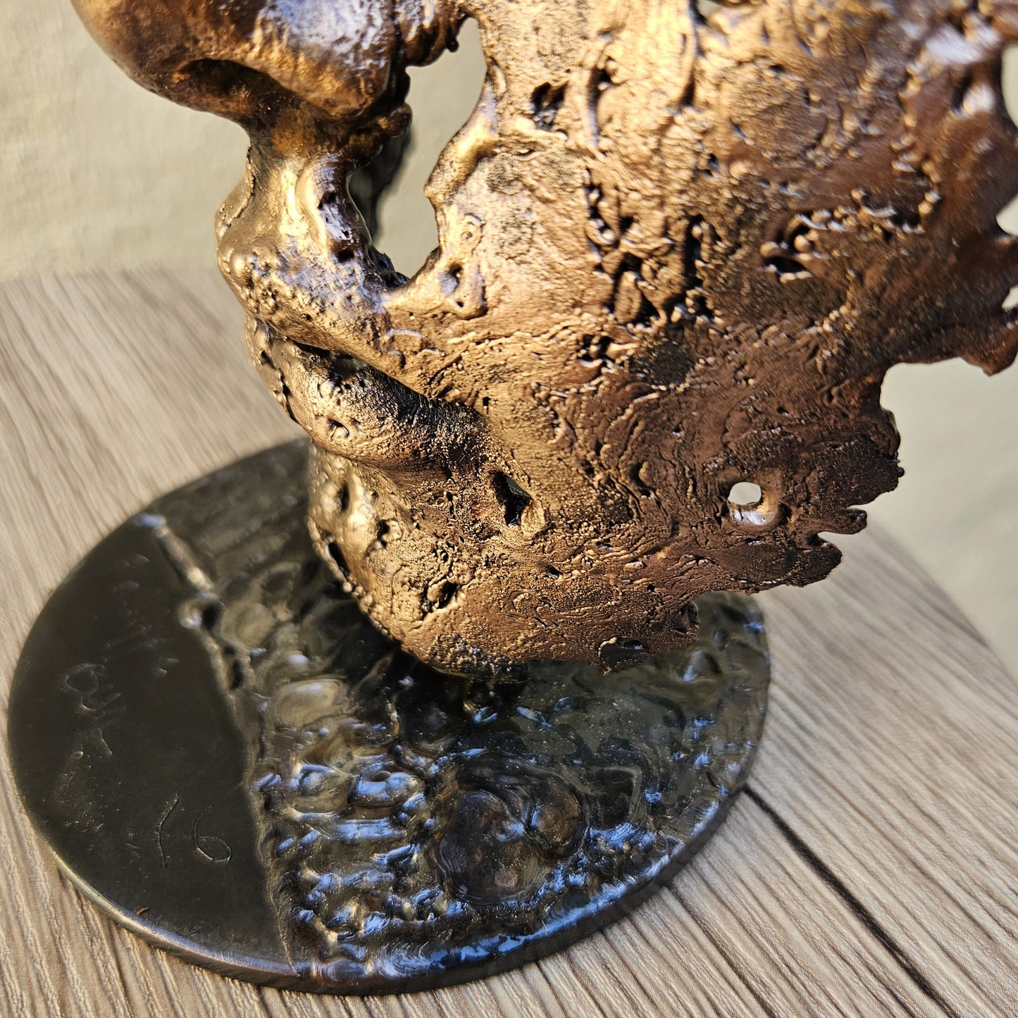 Une larme 58-23 - Sculpture visage dentelle métal acier et bronze