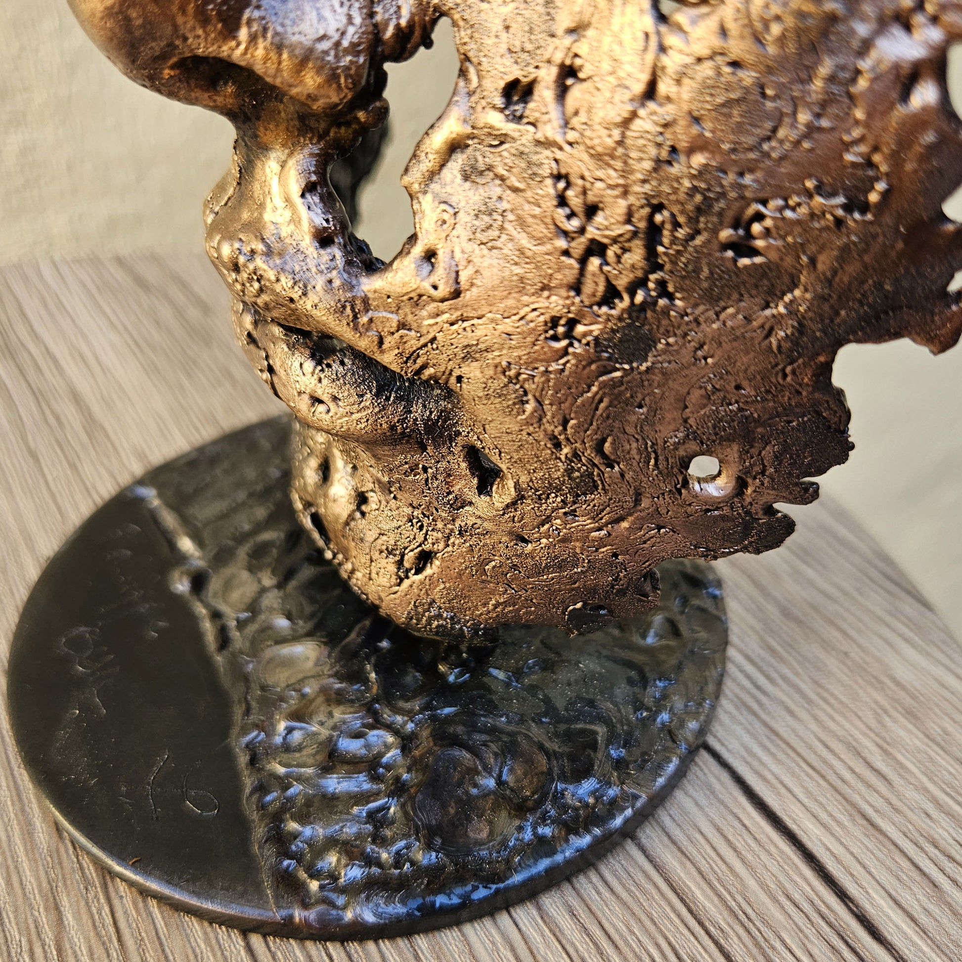 Une larme 58-23 - Sculpture visage dentelle métal acier et bronze