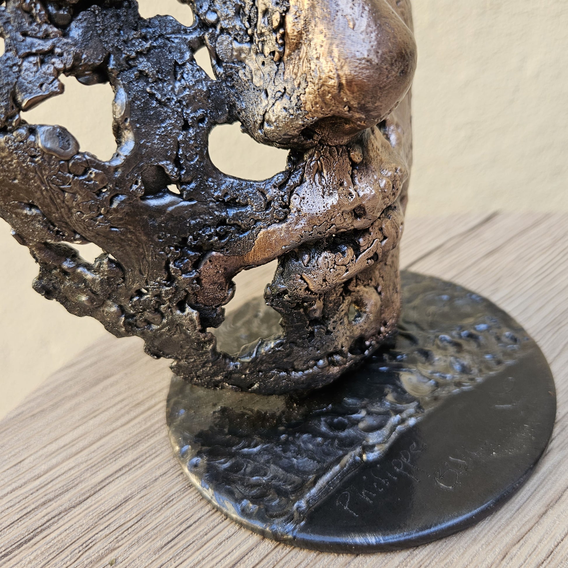 Une larme 58-23 - Sculpture visage dentelle métal acier et bronze