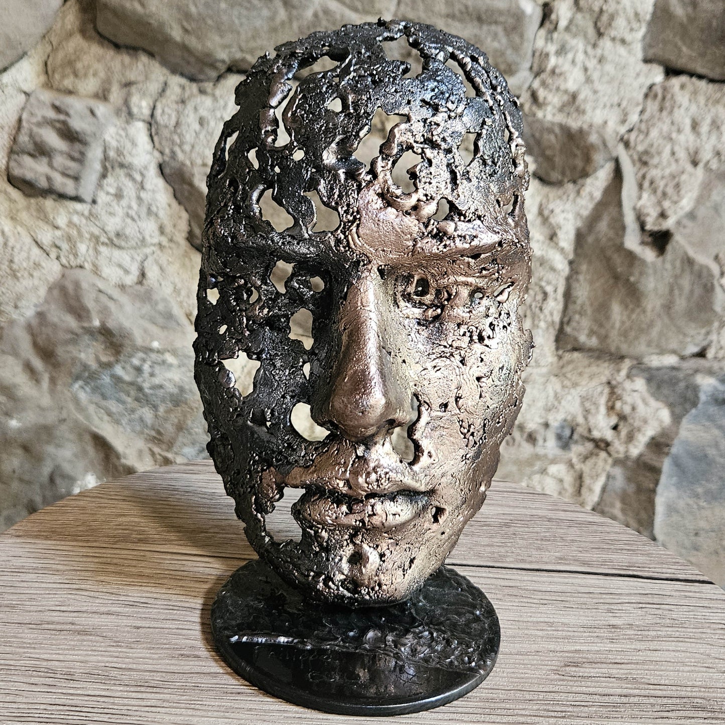 Une larme 58-23 - Sculpture visage dentelle métal acier et bronze