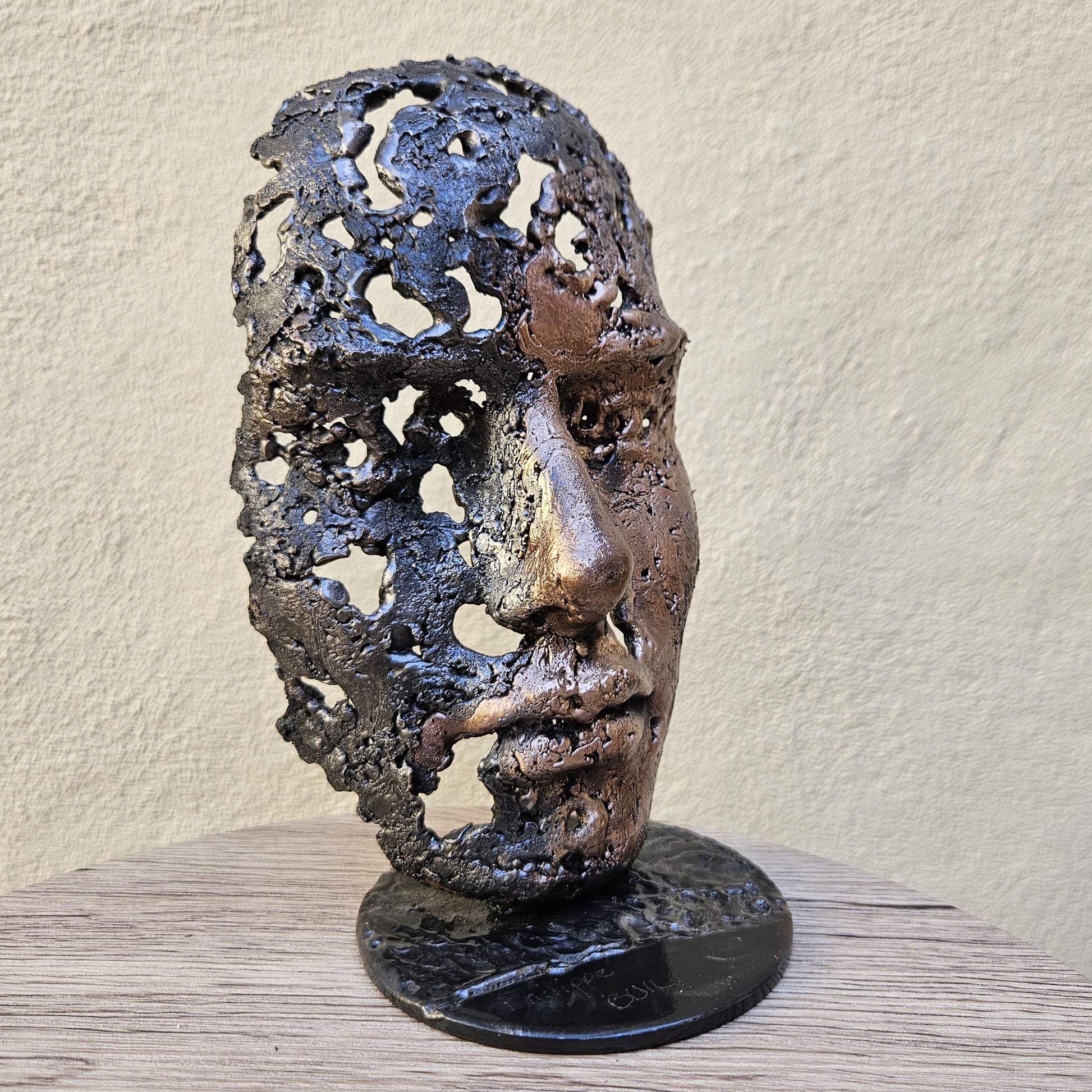 Une larme 58-23 - Sculpture visage dentelle métal acier et bronze