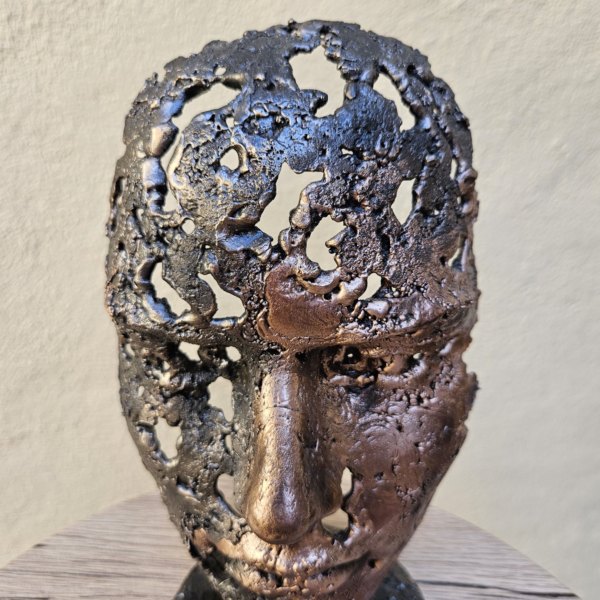 Une larme 58-23 - Sculpture visage dentelle métal acier et bronze