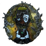 Sculpture murale en acier réalisée par Philippe Buil, représentant un visage de clown inspiré de Bernard Buffet, avec dentelle de métal et pigments colorés.