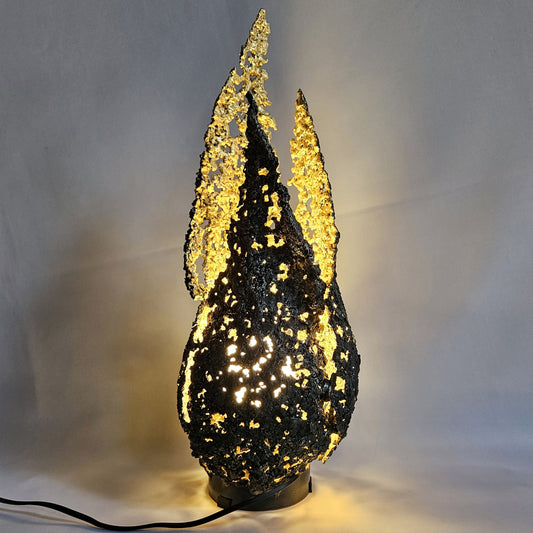 Lampe flamme 19-77 - Sculpture luminaire - Flamme en dentelle d'acier et feuilles or 24 carats