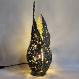 Lampe flamme 19-77 - Sculpture luminaire - Flamme en dentelle d'acier et feuilles or 24 carats