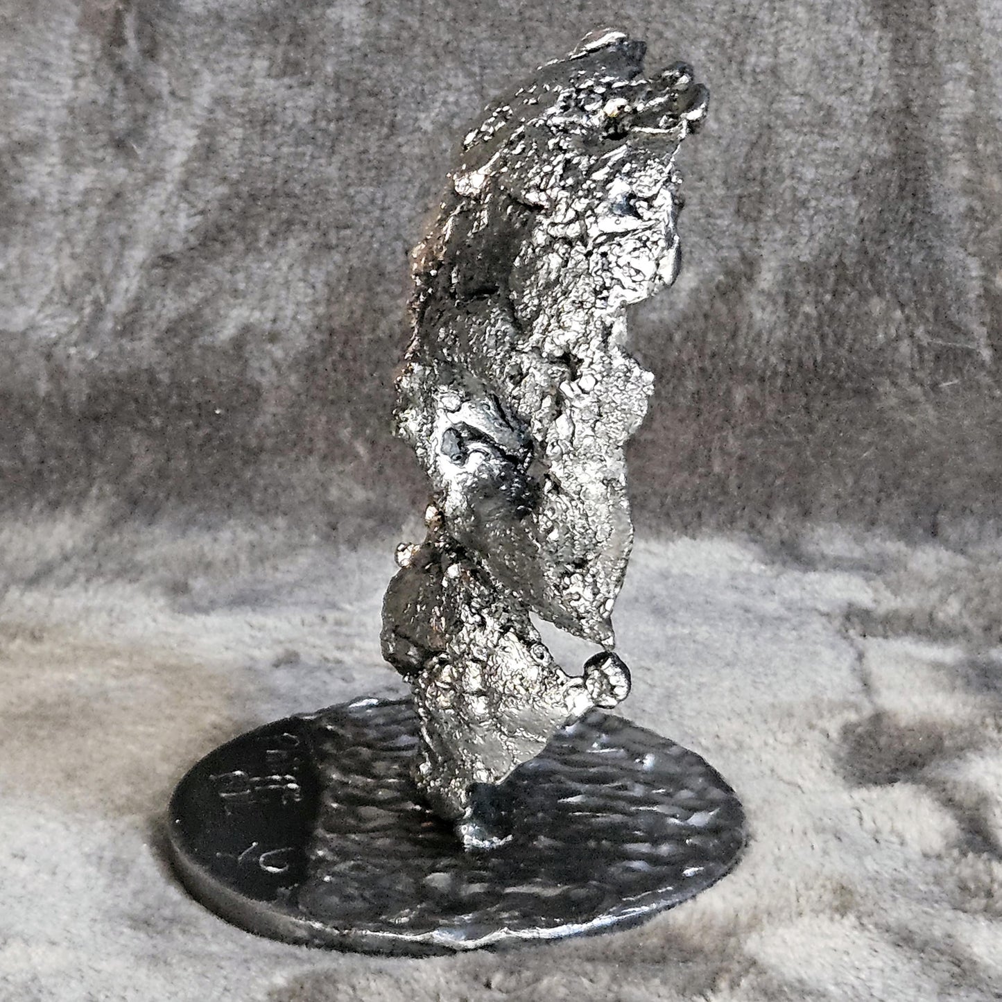 Crane 82-23 - Sculpture tete de mort métal dentelle acier et bronze