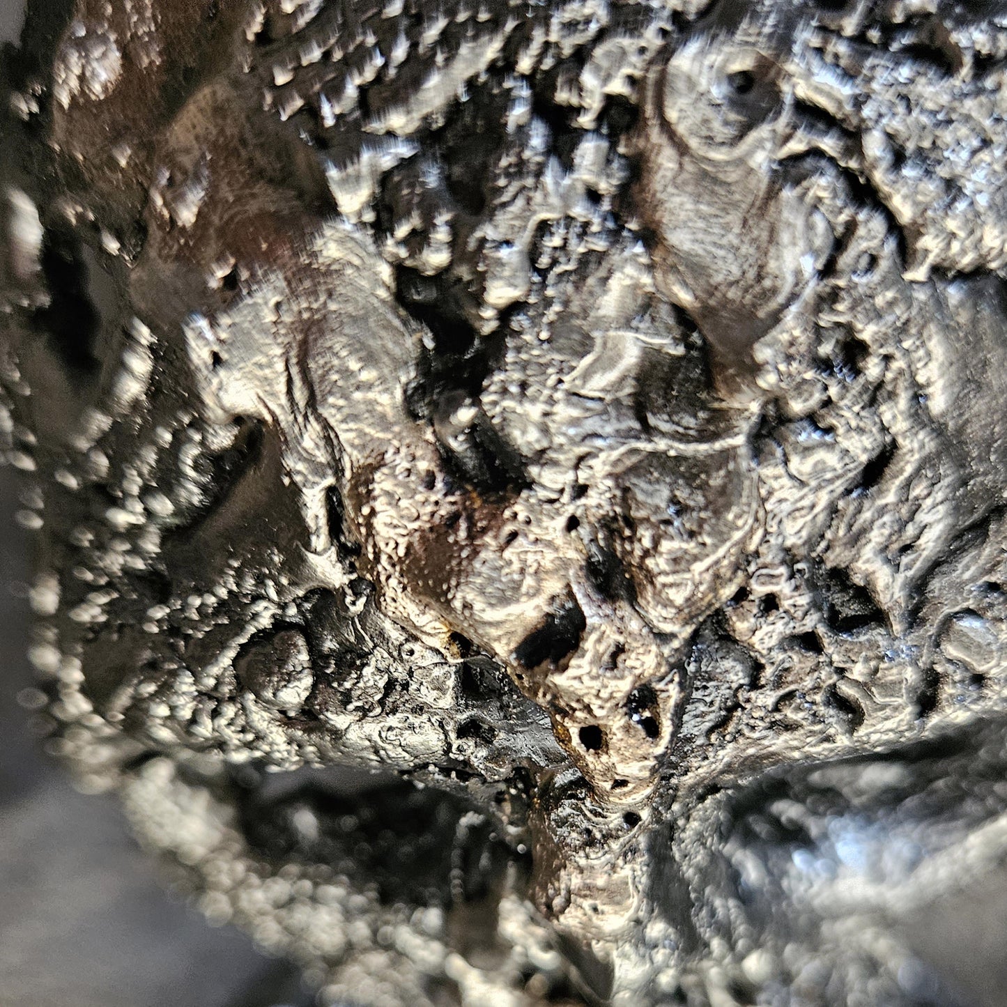 Crane 82-23 - Sculpture tete de mort métal dentelle acier et bronze