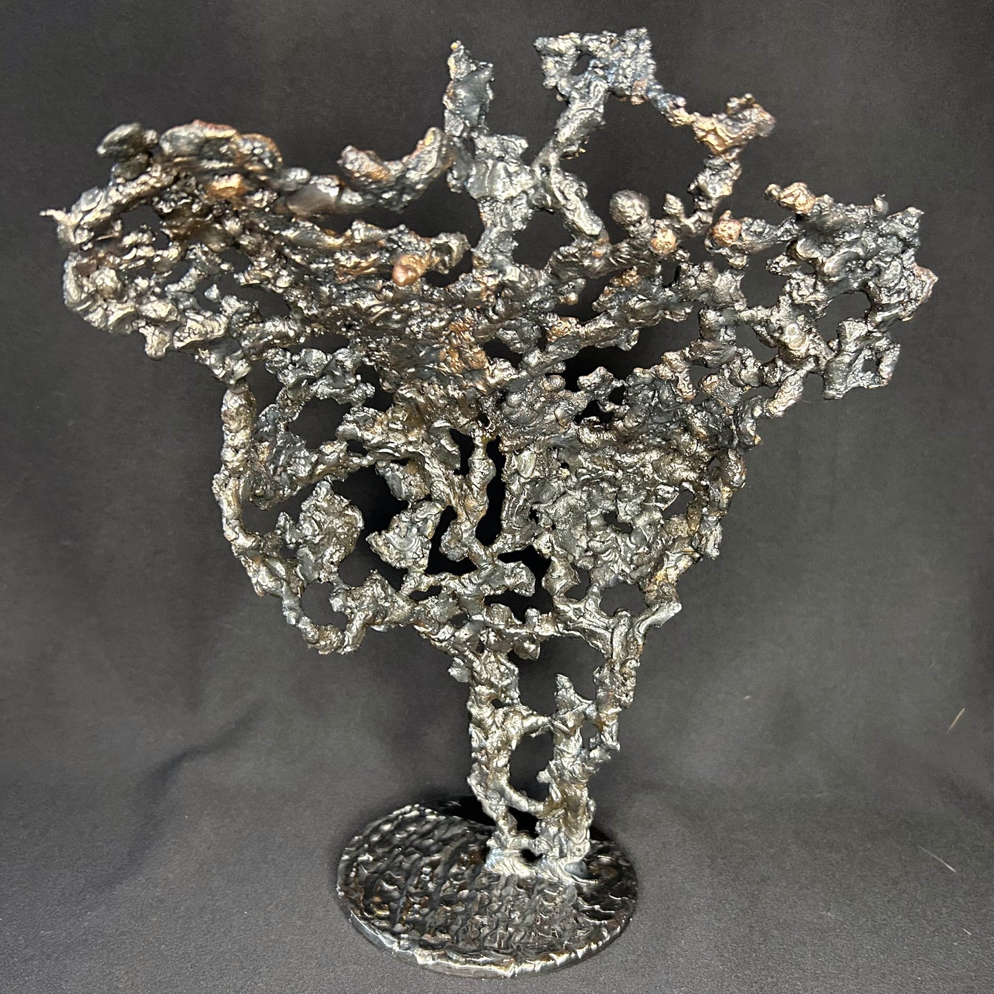 Sculpture buste de femme en dentelle de métal bicolore bronze et acier, série Parvati par Philippe Buil, échelle 1/3, effet drapé métallique - vue de dos