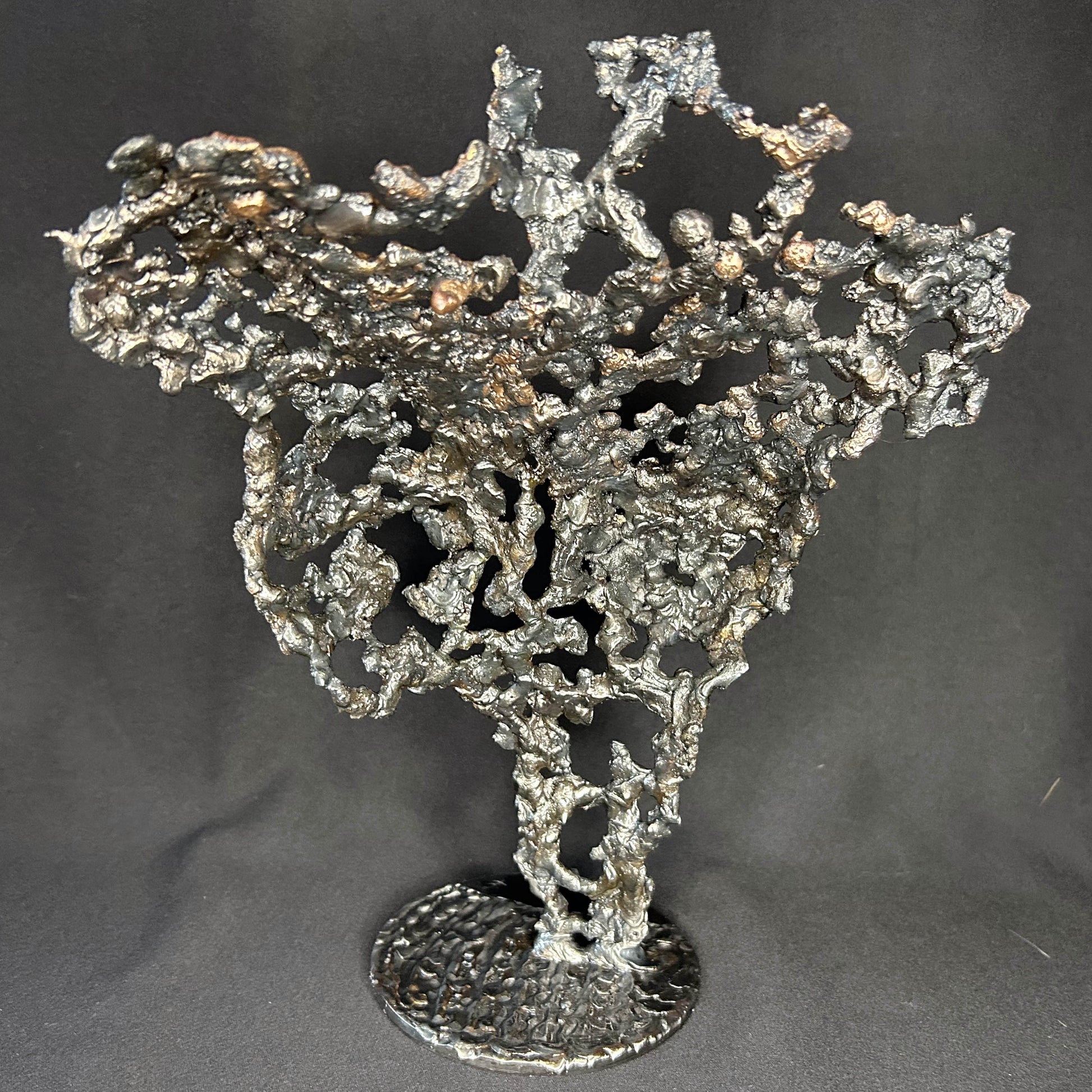 Sculpture buste de femme en dentelle de métal bicolore bronze et acier, série Parvati par Philippe Buil, échelle 1/3, effet drapé métallique - vue de dos