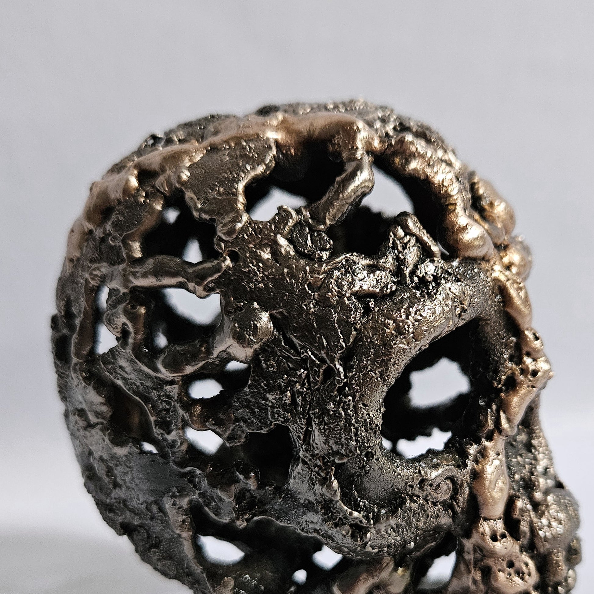 Crane 97-23 - Sculpture tete de mort metal dentelle acier et bronze