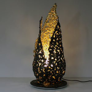 火焰灯 II - 灯光雕塑 - 火焰钢蕾丝和 24 克拉金箔