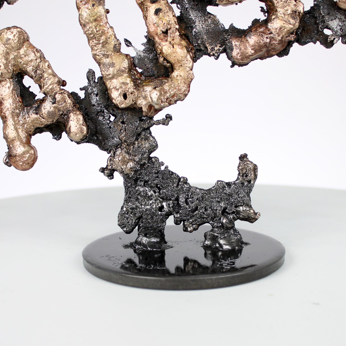 Moi aussi - Sculpture message dentelle métal acier bronze