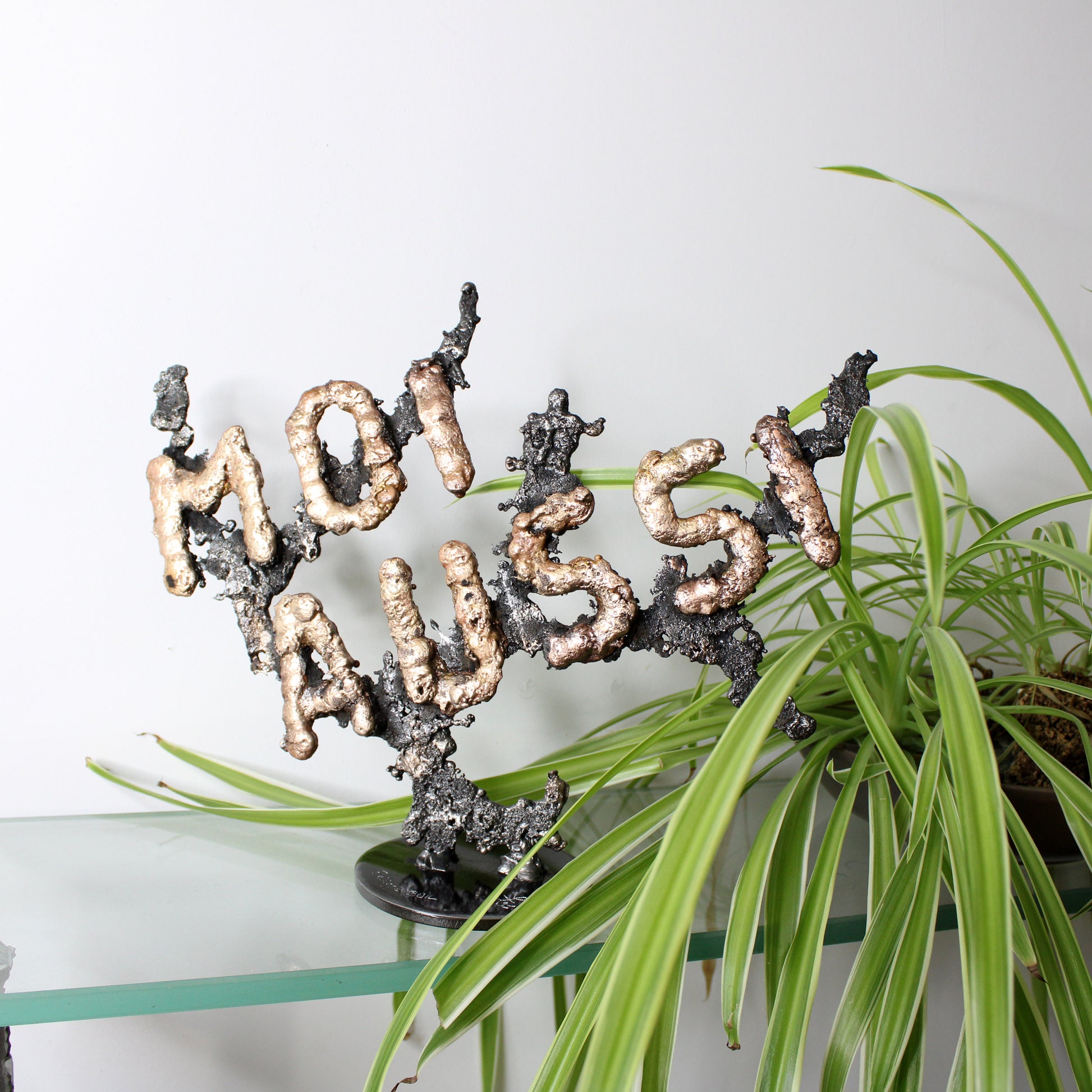 Moi aussi - Sculpture message dentelle métal acier bronze