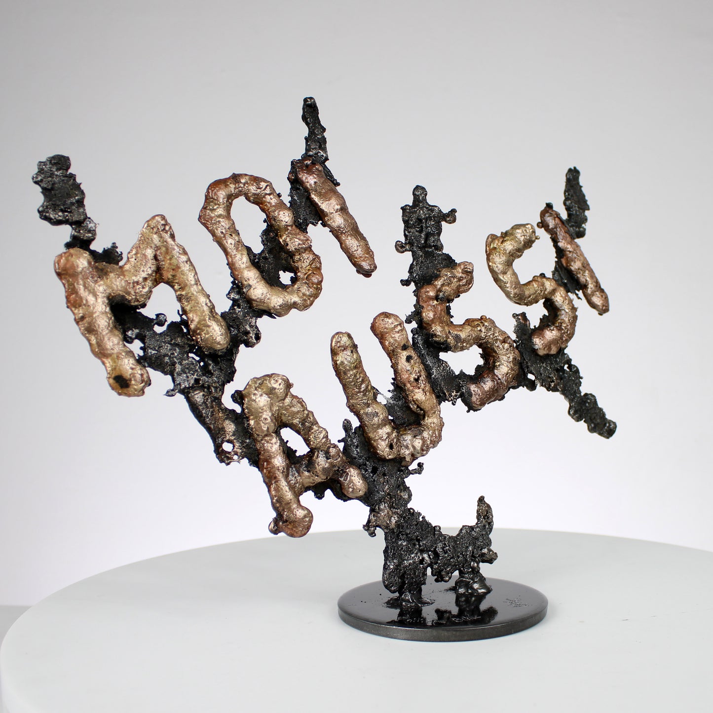 Moi aussi - Sculpture message dentelle métal acier bronze