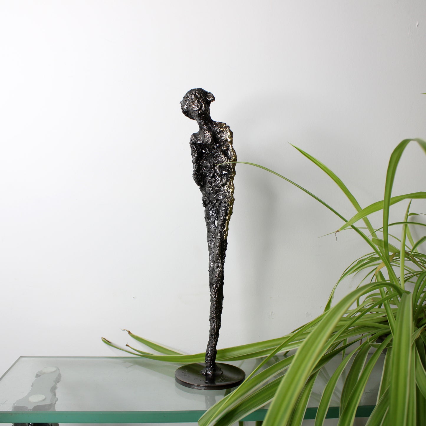 Muse 144-21 - Sculpture femme dentelle métal acier et laiton