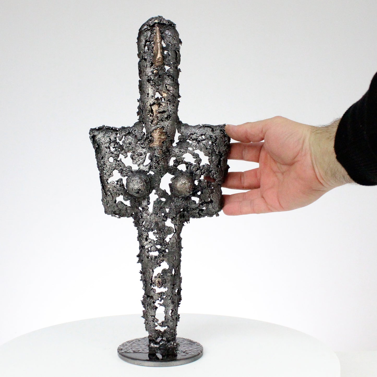 Idole CLXV - Sculpture métal corps bronze et acier - Buil