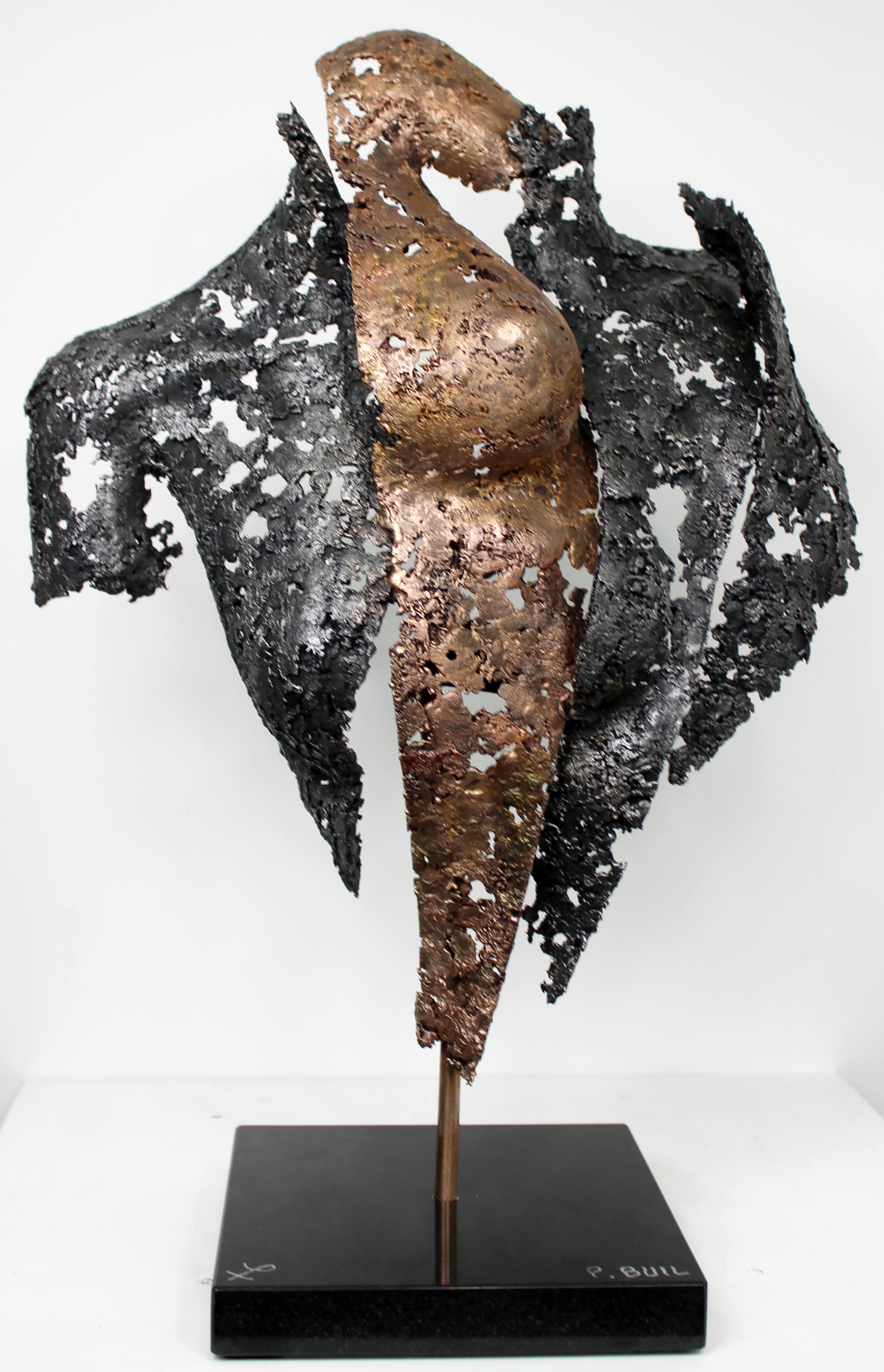 Connect the first - Sculpture en dentelle de Bronze et d'acier - Buil