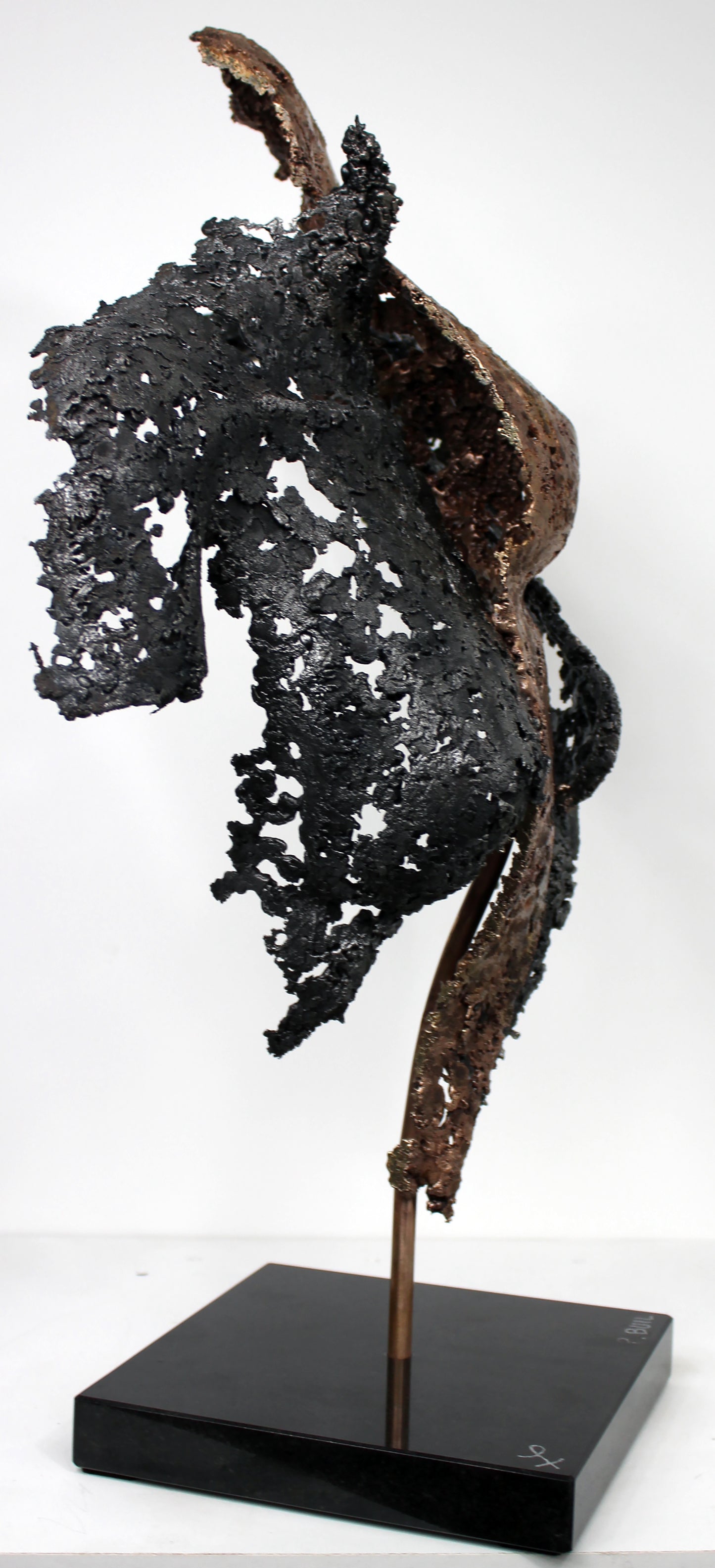 Connect the first - Sculpture en dentelle de Bronze et d'acier - Buil