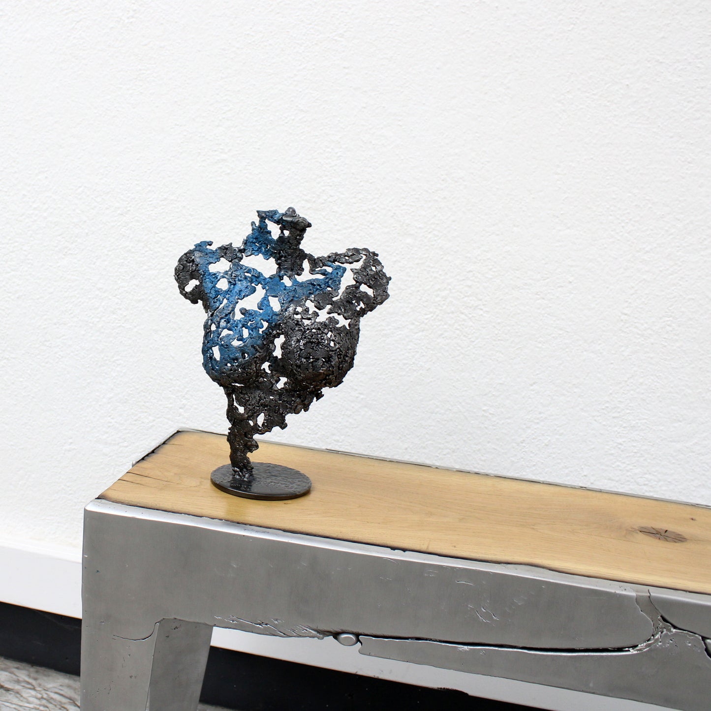 Pavarti Oceanie - Sculpture bustier femme dentelle metal patine bleue