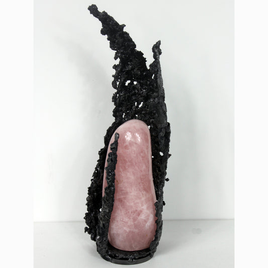 Sculpture quartz rose en dentelle d’acier – art contemporain