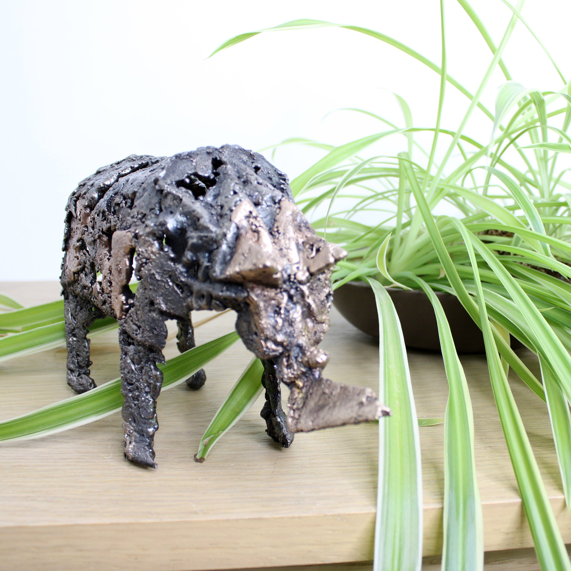 Rhinoceros 8-22 - Sculpture animal Rhinocéros en dentelle acier et bronze