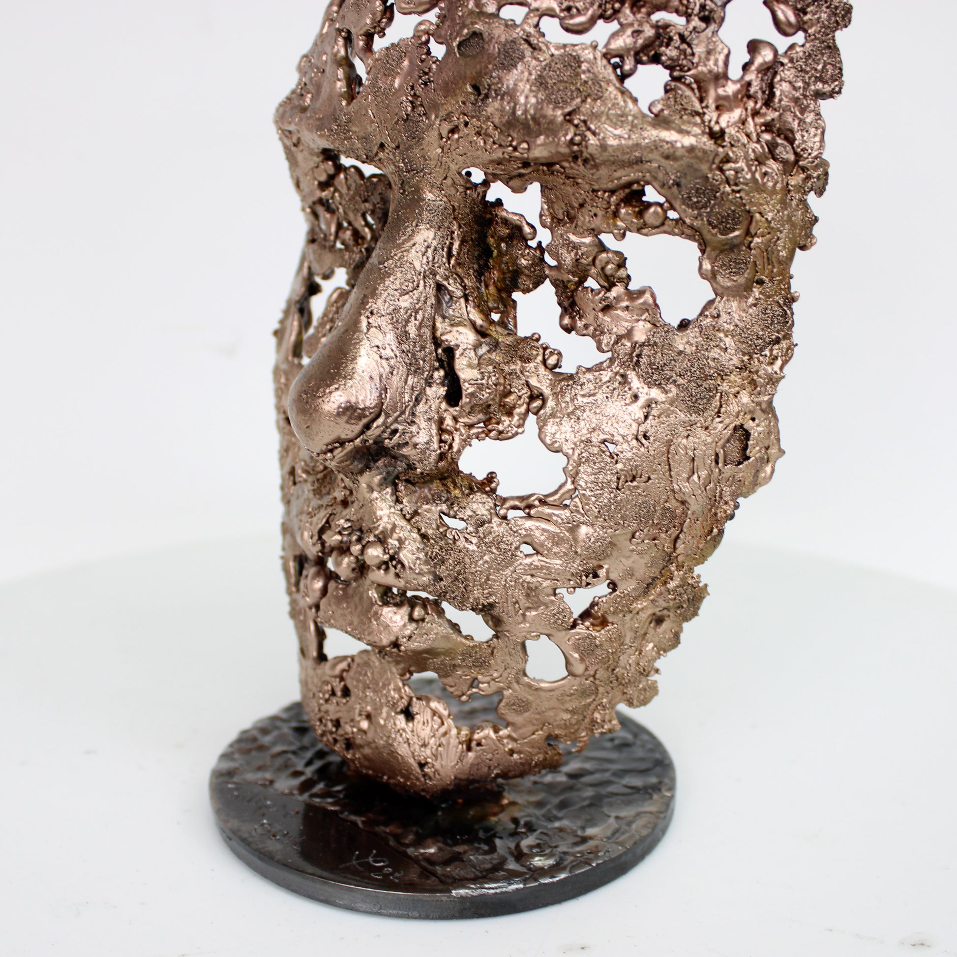 Une larme 96-22 - Sculpture visage en dentelle de bronze