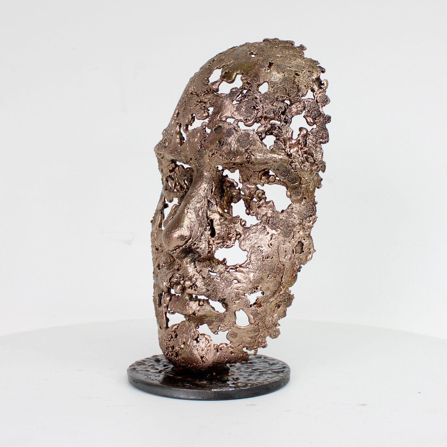 Une larme 96-22 - Sculpture visage en dentelle de bronze