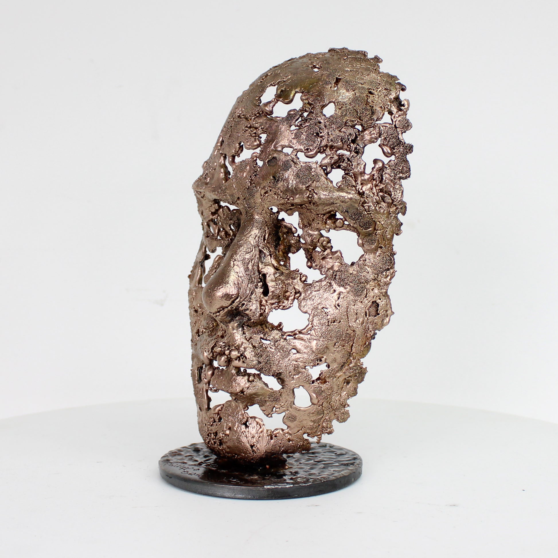 Une larme 96-22 - Sculpture visage en dentelle de bronze