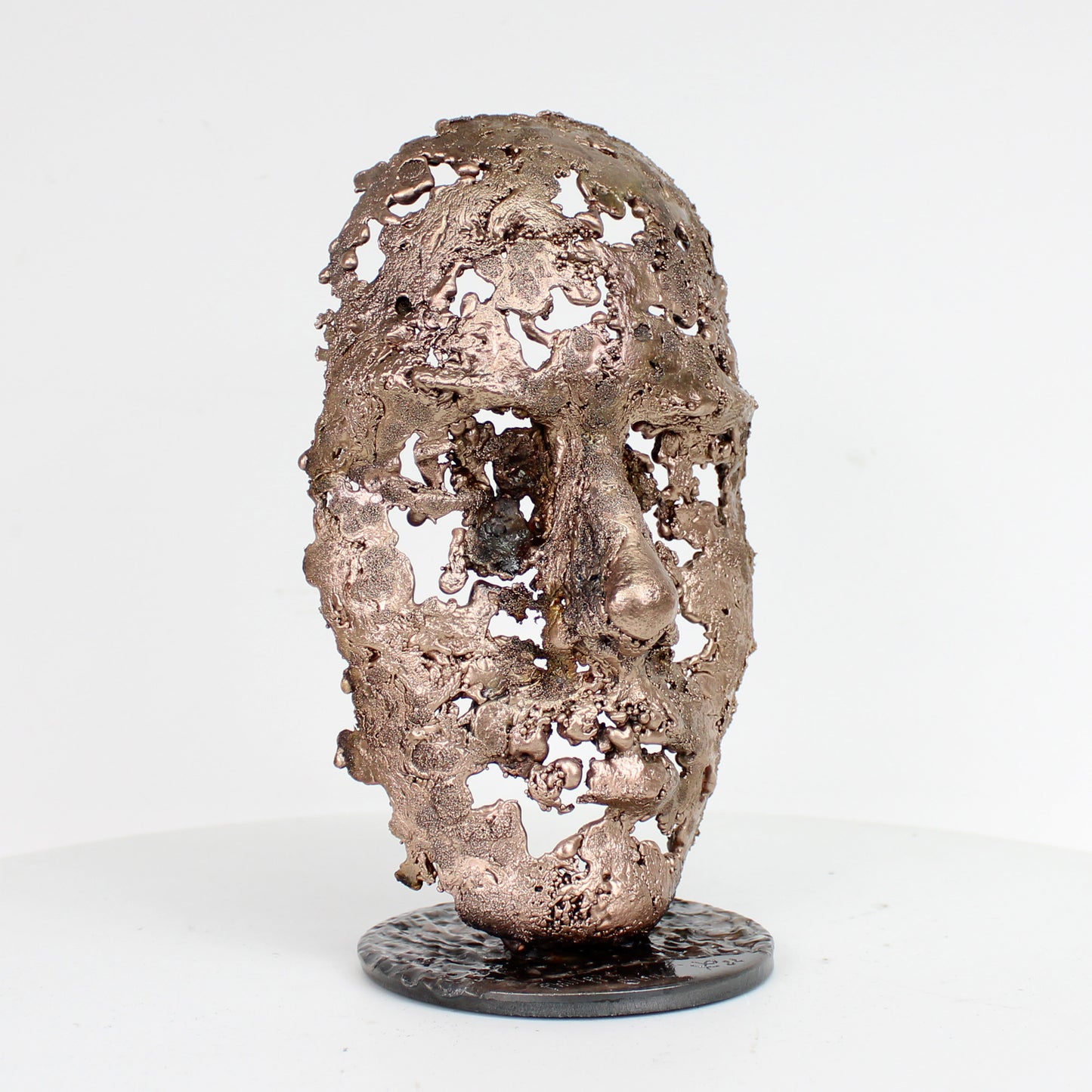 Une larme 96-22 - Sculpture visage en dentelle de bronze