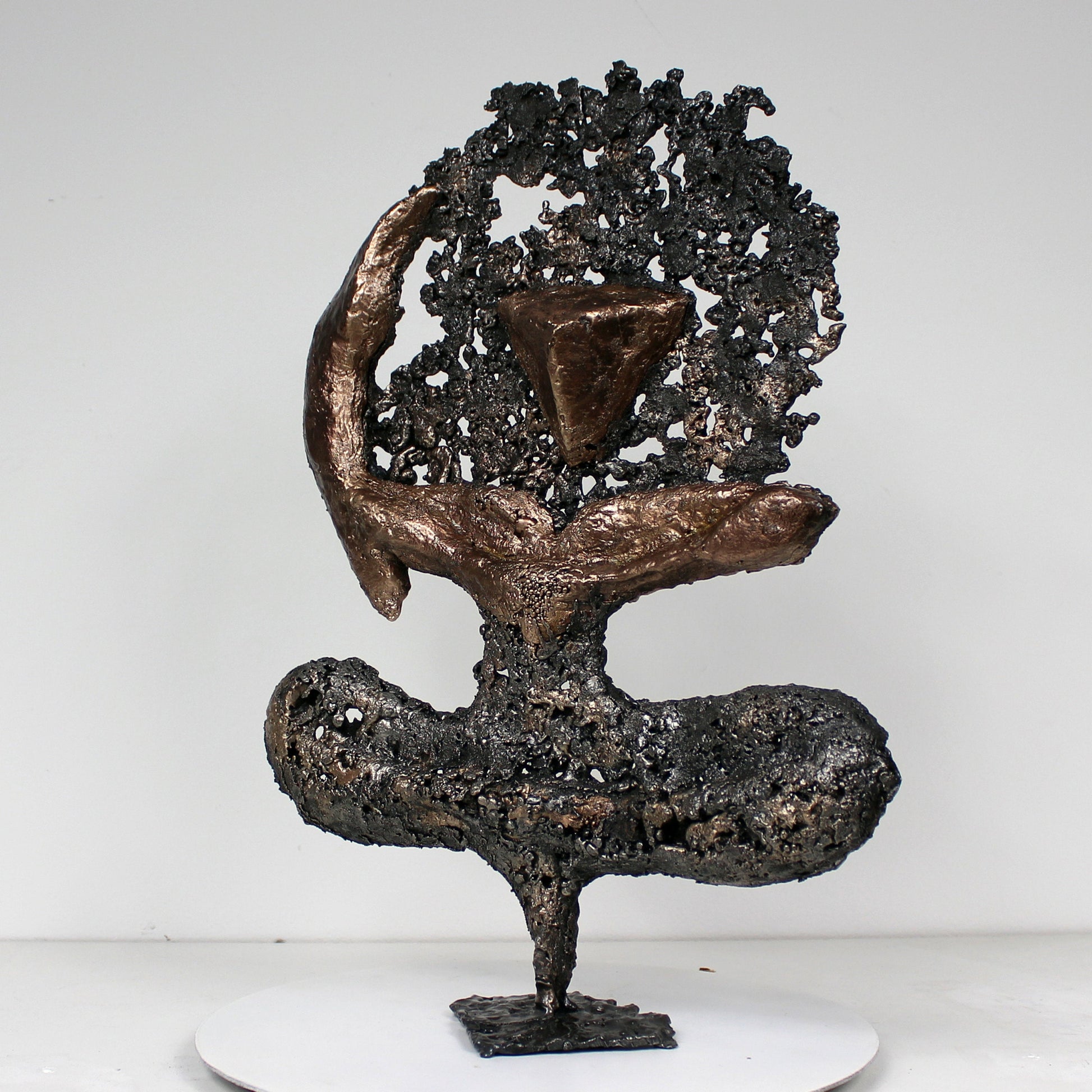 Pavarti calligraphie violette I - Sculpture métal homme yoga danse dentelle Bronze Acier - Buil