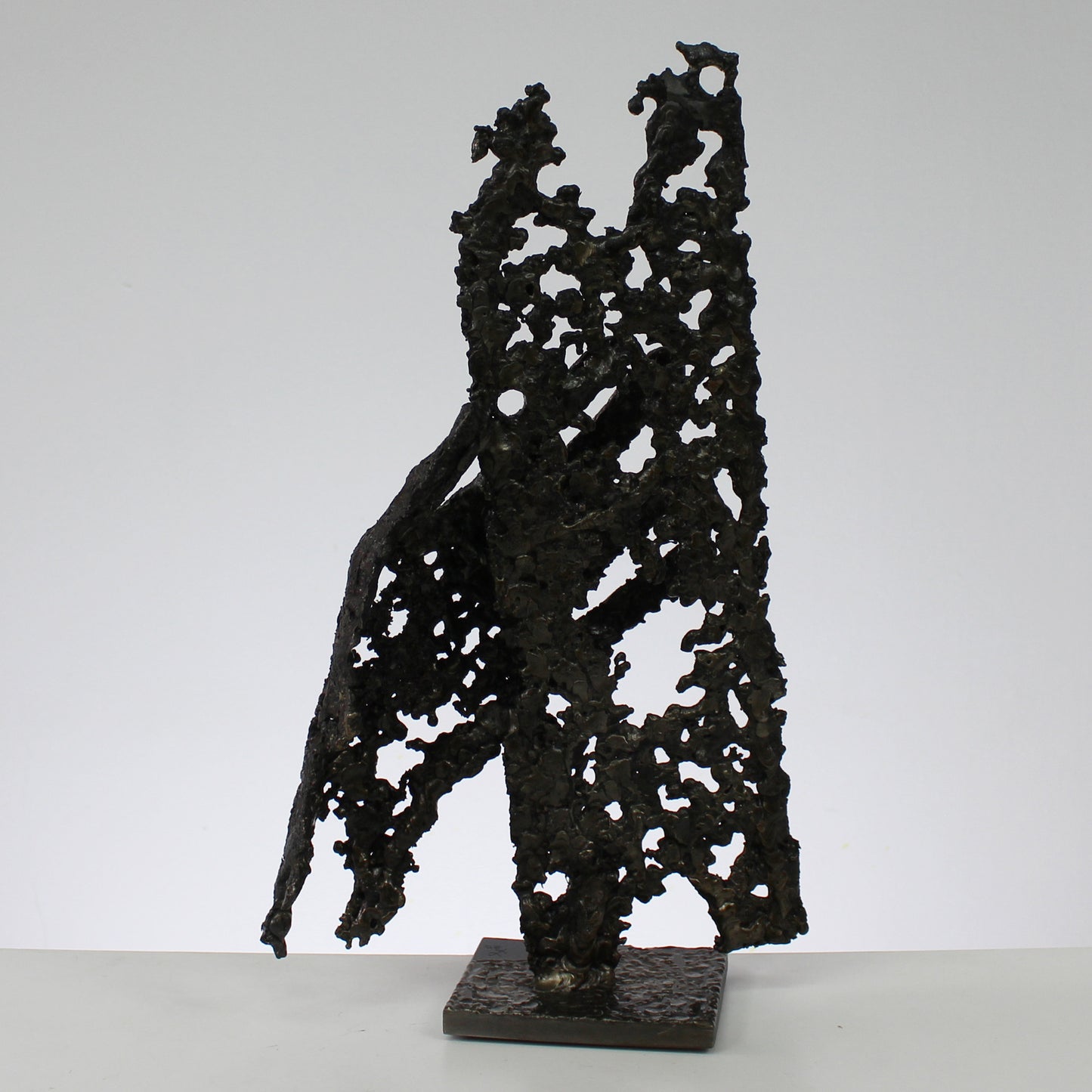 Urban art hand - Sculpture main sur poutre en dentelle d'acier - Buil