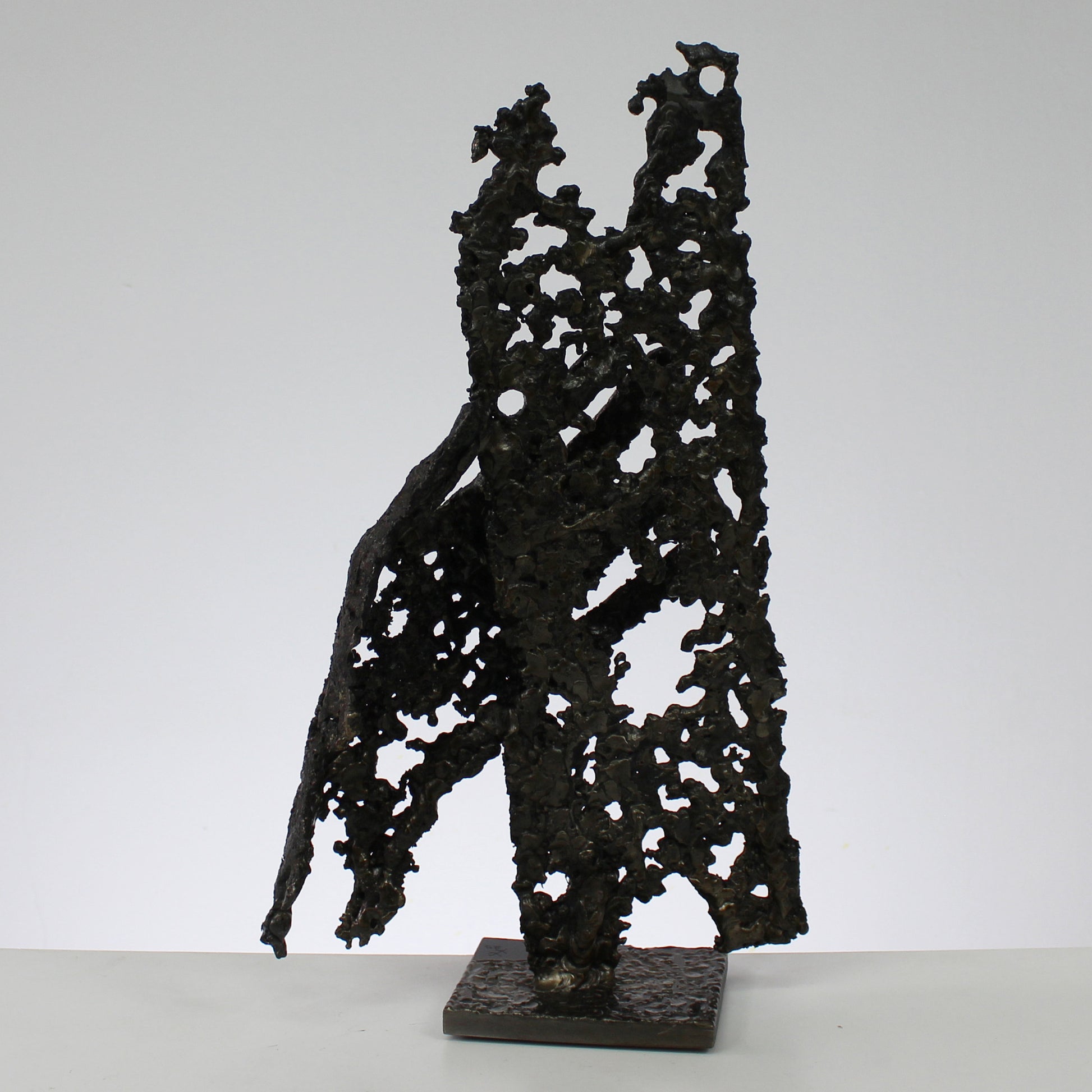 Urban art hand - Sculpture main sur poutre en dentelle d'acier - Buil