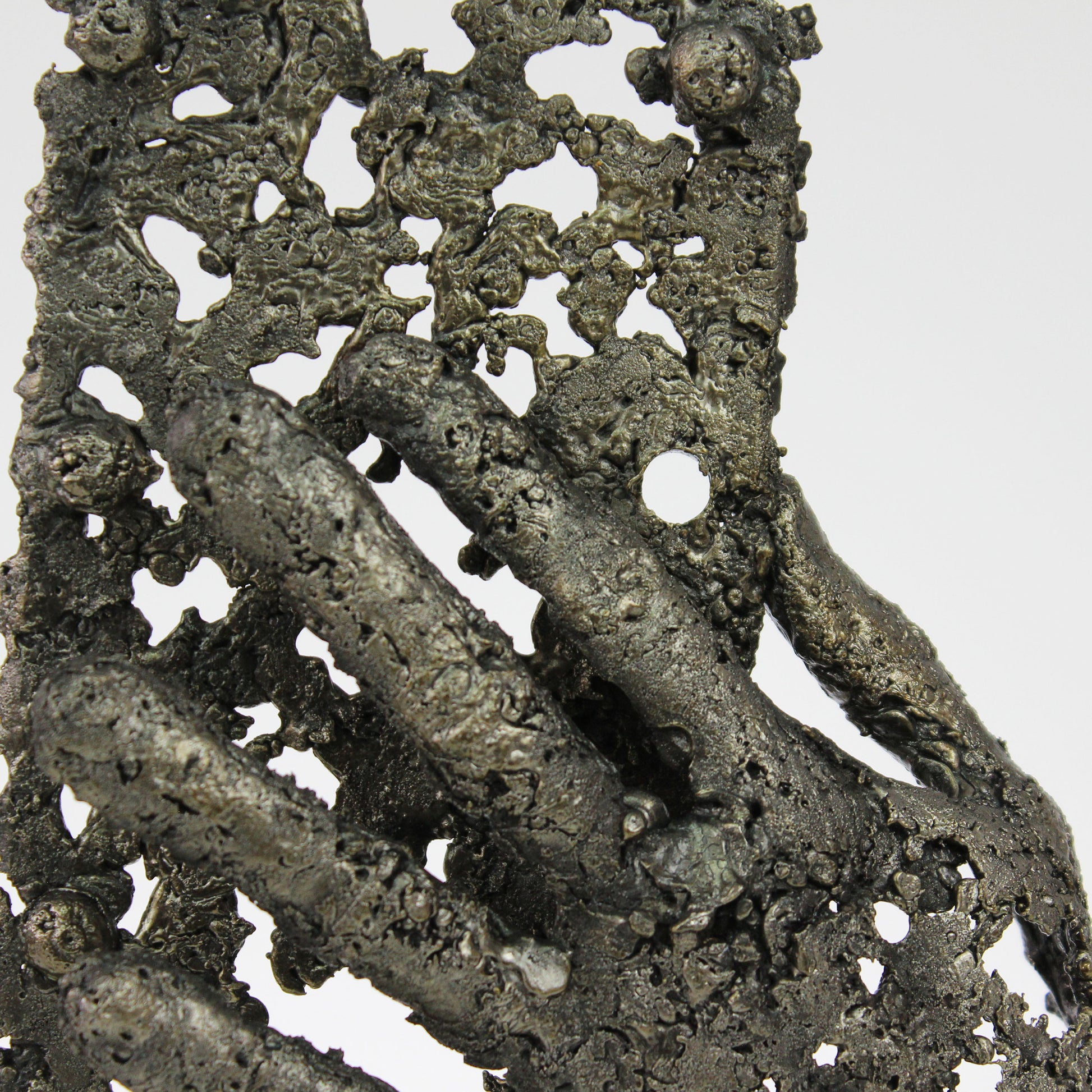 Urban art hand - Sculpture main sur poutre en dentelle d'acier - Buil