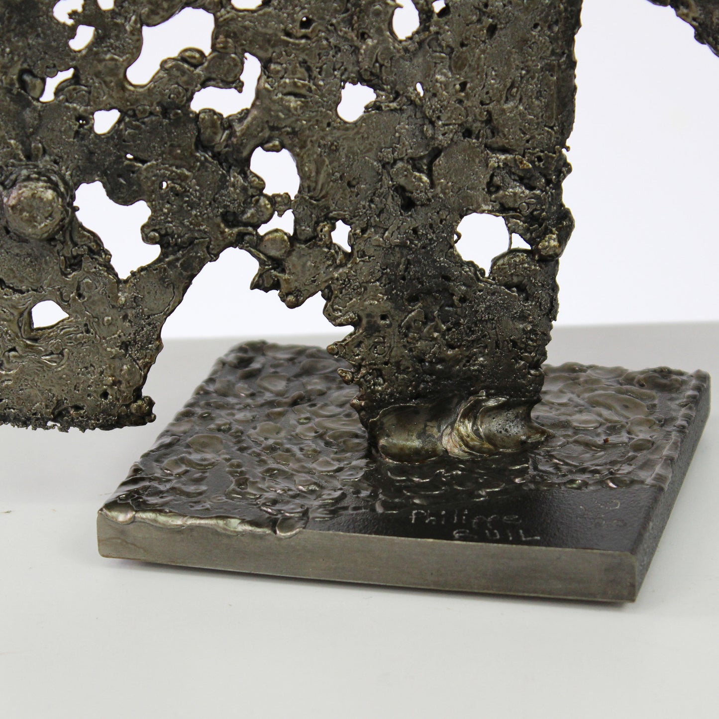 Urban art hand - Sculpture main sur poutre en dentelle d'acier - Buil